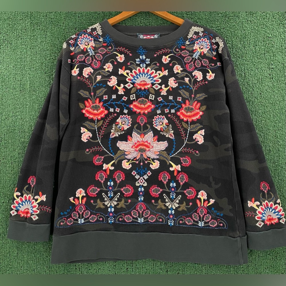 Johnny Was Nindi Floral Embroidered Camo 3/4 Sleeve Thermal Shirt Women’s Small